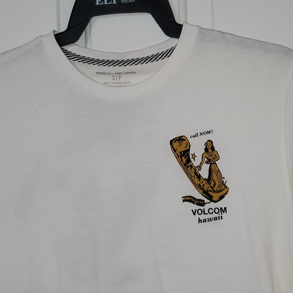 Volcom tee NWOT - Picture 2 of 4